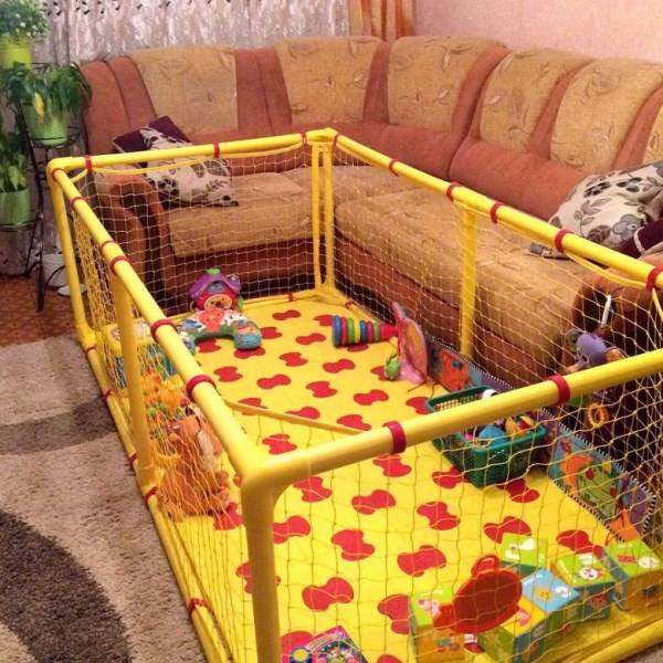 Когда ребенка можно носить вертикально. носим малыша правильно. основные позиции на руках у мамы