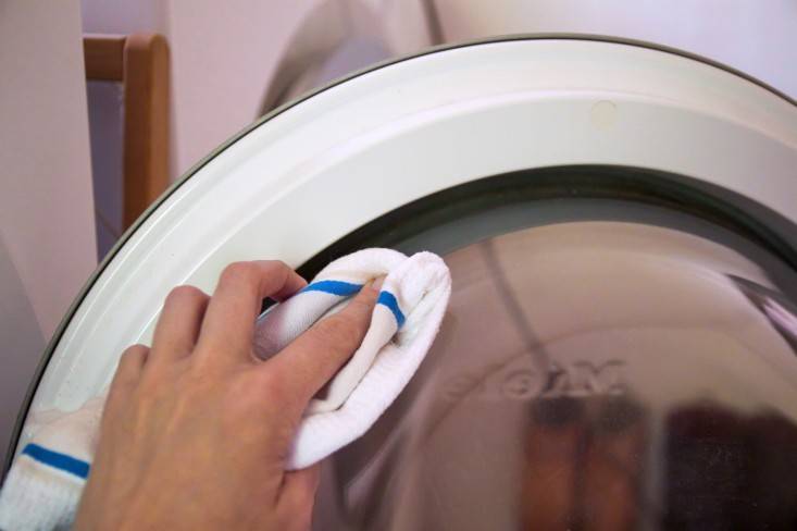 Как почистить стиральную машину от плесени?