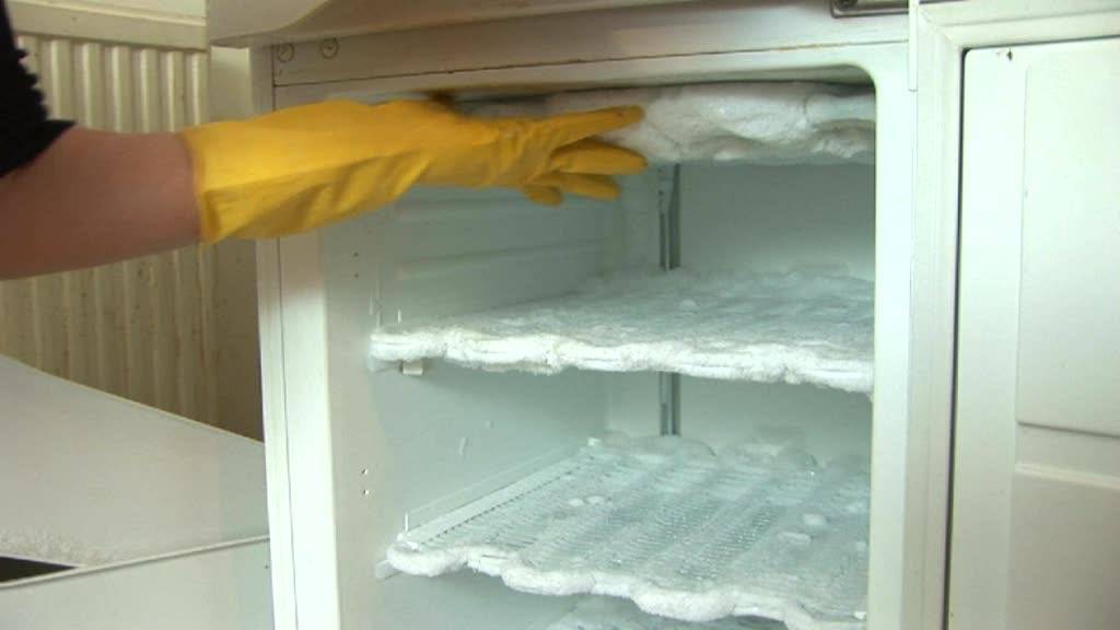 Как быстро и правильно разморозить холодильник