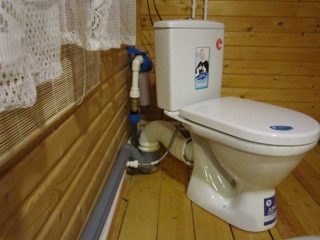 Как подключить унитаз к канализации без гофры вплотную к стене