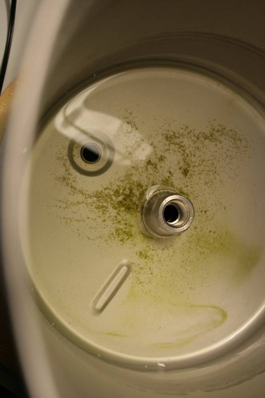 Как самостоятельно очистить кулер для воды: полное руководство по мойке и санитарной обработке