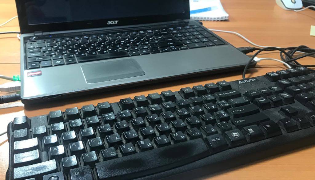 Как подключить клавиатуру к ноутбуку через usb, круглый вход или блютуз