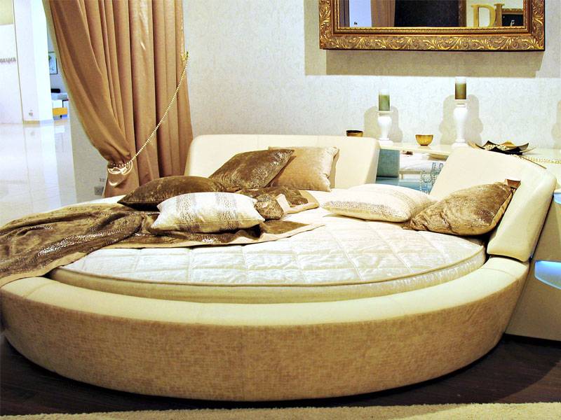 Дизайн спальни с круглой кроватью