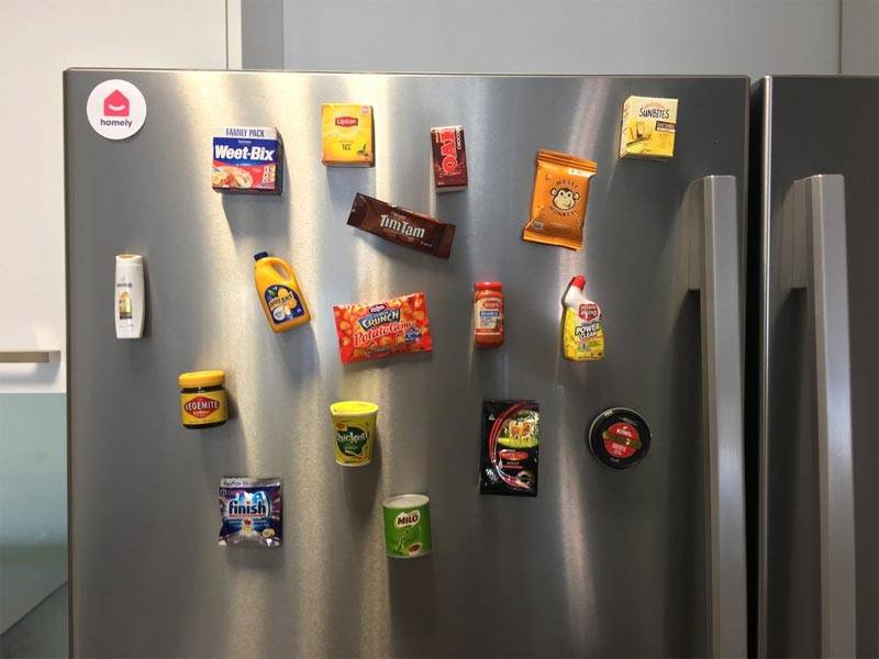 Почему нельзя вешать магнитики на холодильник: основные причины