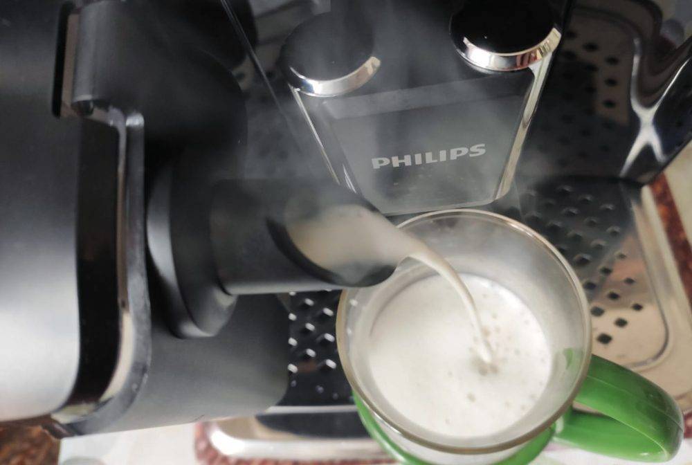 Как правильно взбивать молоко для капучино