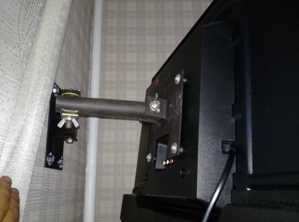 Как повесить телевизор на стену без кронштейна: пошаговая инструкция