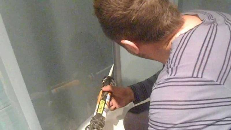 Как сделать герметизацию душевой кабины — избавляемся от луж на полу