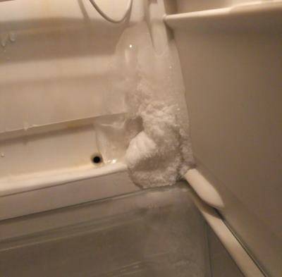 Конденсат в холодильнике на задней стенке причины. почему образуется конденсат в холодильнике