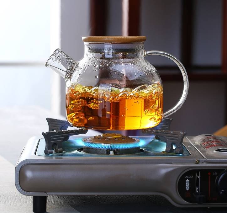 Можно ли кипятить горячую воду из-под крана (например, для чая), почему нельзя ее пить даже после кипячения?