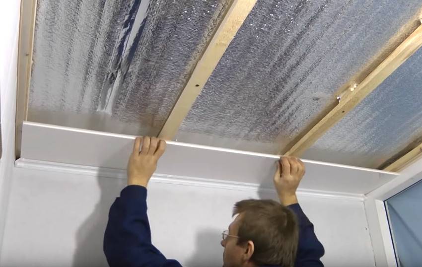 Потолок на кухне из пластиковых панелей (45 фото): дизайн потолка из пвх, отделка своими руками