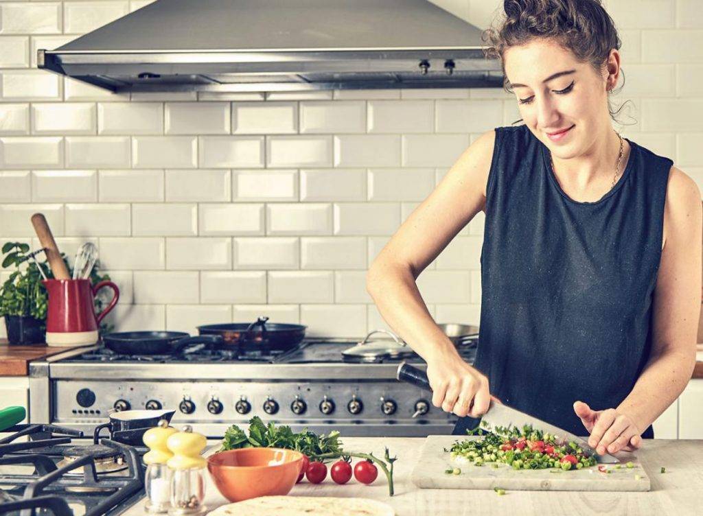 Лайфхаки для кухни – идеи для уборки, экономии места и хранения продуктов
