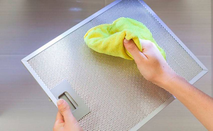 Как быстро очистить решетку вытяжки от жира в домашних условиях