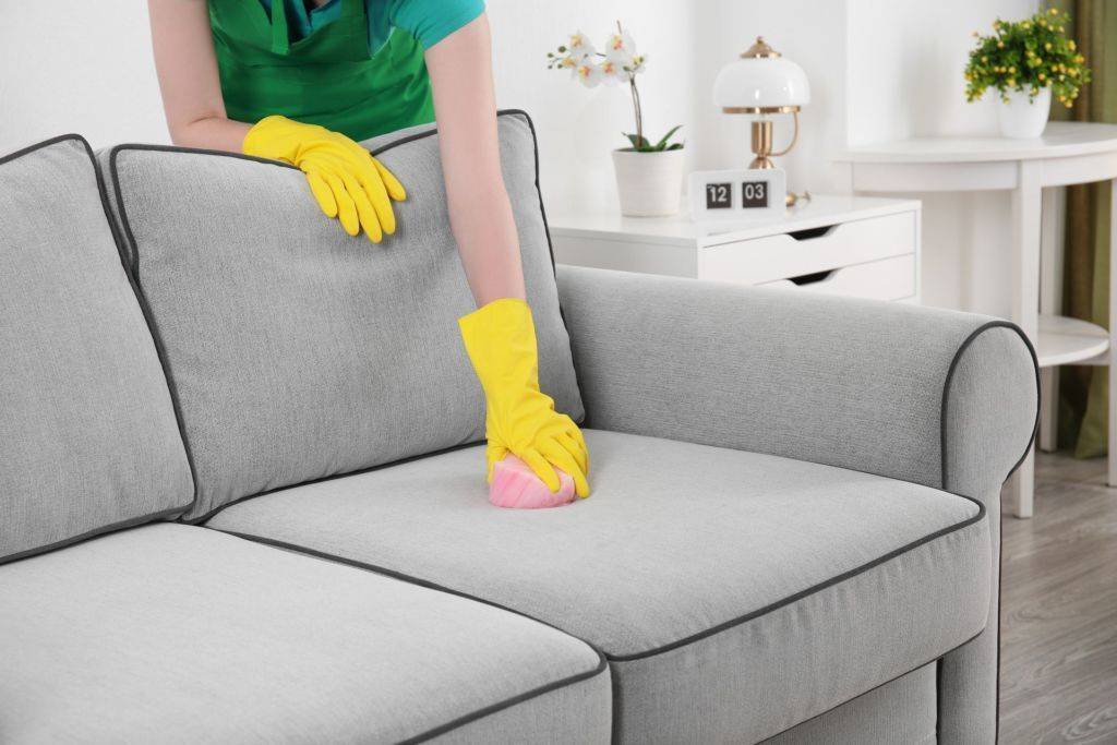Как очистить мягкую мебель: удалить пятна и восстановить цвет