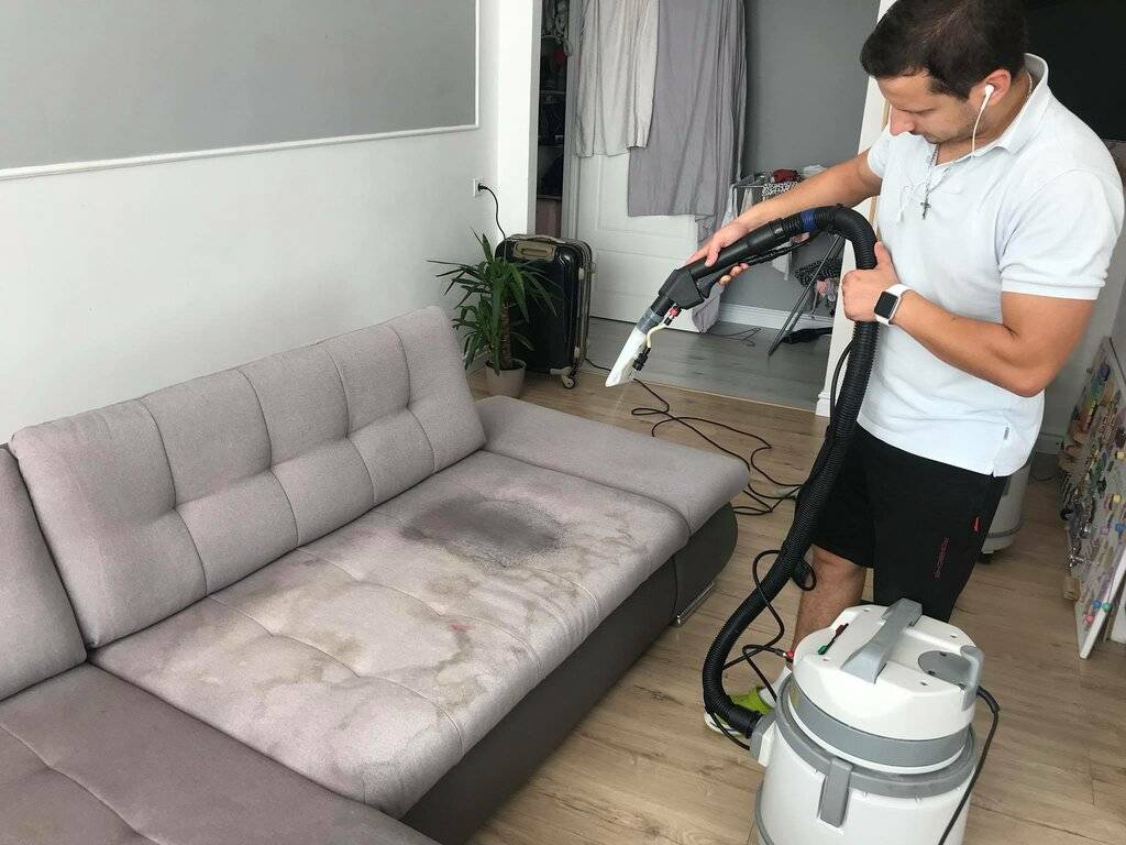 Как убрать разводы с обивки дивана от воды, мочи, ваниша, после чистки мягкой мебели, удаления пятен: инструкция