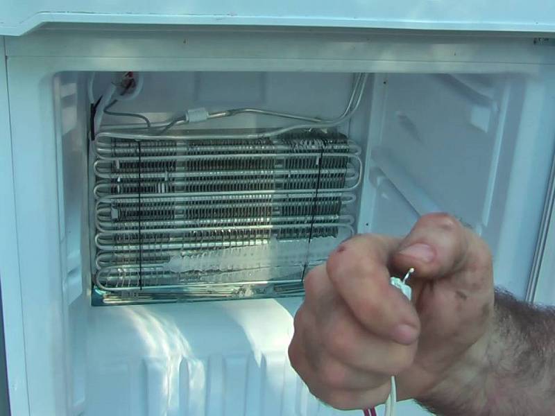 Почему холодильник сильно морозит? причины неполадки, что делать, если холодильник перемораживает продукты?