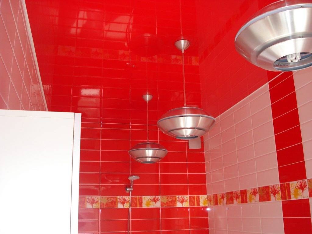 Потолок в ванной своими руками: современные варианты дизайна + советы по подбору материалов отделки