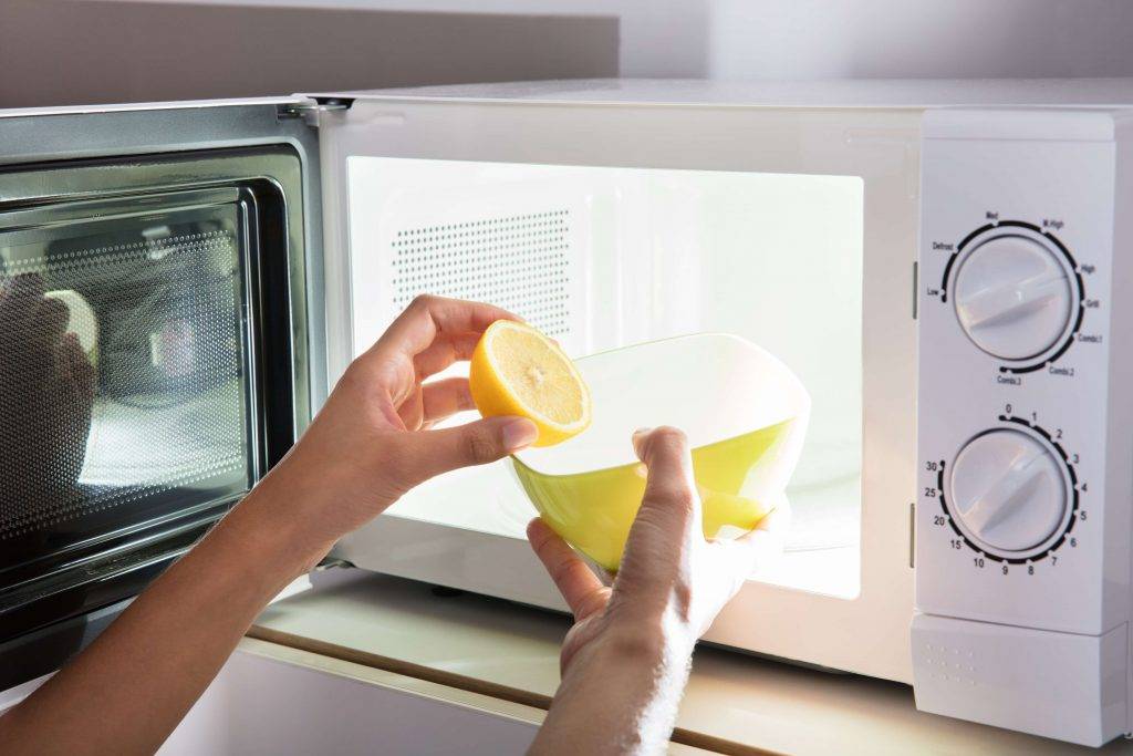 Как отмыть микроволновку от жира внутри в домашних условиях